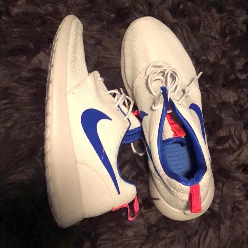 Brand new nike roshes 10.5